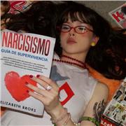 Un Cinese che studia moda in Italia. Può insegnare cinese e parlare anche di moda