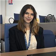 Profesora apta para niños, para educación primaria y secundaria.