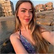 Soy una universitaria de 18 años lista para ayudar a los más jóvenes, como los niños de primaria, a las materias que necesite. 