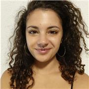 Graduada en Traducción y Mediación Interlingüística enseña español, catalán y francés (todos los niveles).