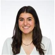 Psicóloga recién graduada realizando el máster de Psicología General Sanitaria, estudiante en el extranjero.