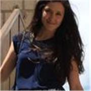 Profesora de inglés, francés y español como segunda lengua. 
