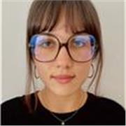 Educadora social con vocación por la enseñanza práctica de idiomas.