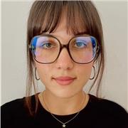 Educadora social con vocación por la enseñanza práctica de idiomas.