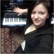 Insegnante di pianoforte. Ragazza/38 anni. Laurea specialistica in conservatorio. Insegno da 12 anni. Tariffa oraria 35 euro/ora