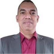 Profesor de español con 20 años de experiencia ofrece clases particulares de Inglés. Clases totalmente personalizadas. Super atent