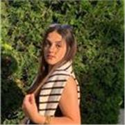 Me defino como una persona cercana, paciente y creativa, que disfruta enseñando y viendo cómo los niños aprenden y ganan confianza