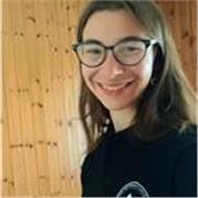 Giovane studentessa con certificazione di inglese Cambridge Advanced disponibile per lezioni online 