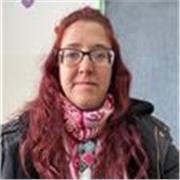 Profesora de biología apta para edades de 12 años en adelante.