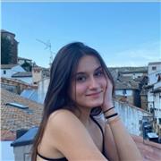 Estudiante imparte clases a niños de primaria o la ESO