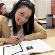 Profesor de primaria enseñó todas las materias en inglés y español