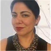 Doctora en ciencias y artes da clases de semiótica, estética, composición fotográfica, Illustrator, Iin design, campaña