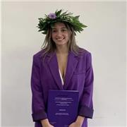 Laure triennale in mediazione linguistica (inglese, francese e tedesco). In corso laurea magistrale in inglese e tedesco