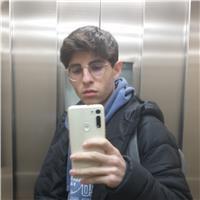 Estudiante de informática apto para clases hasta bachillerato.