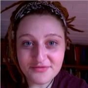 Laureata in storia antica impartisce lezioni di inglese, latino, storia e italiano per bambini e ragazzi di medie ed istituti superiori