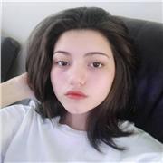 Profesora que da clases a niños preescolar