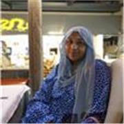 Patient science tutor helping GCSE students improve confidence