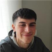 Paciente y comprensivo, con capacidades resolutivas y facilidad para tratar con niños y adolescentes.