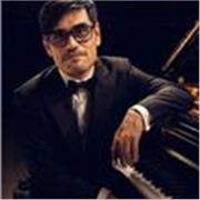 Profesor titulado más de 20 años en la interpretación pianista con experiencia en conciertos, concursos, festivales de músi