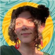 Graduada en Bellas Artes en Sevilla, clases para todos los niveles con disposibilidad presencial u online