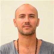 Forza, flessibilità e vigore con lo yoga. Per principianti o intermedi lezioni di yoga e respirazione focalizzate sugli obiettivi 