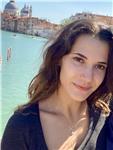Ragazza laureata di offre lezioni private di lingue (spagnolo e inglese), di matematica e di tutte le materie letterarie e umanistiche