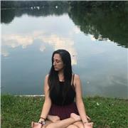 Profesora de yoga y meditación para personas que quieran iniciarse en este camino
