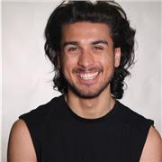 Étudiant bilingue diplômé en biotechnologie. Niveau B2–C1 en quatre langues