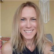 Experienced life coach helping women escape burnout, rebuild confidence and create flexible lifestyles through online coaching
