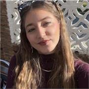 Estudiante de Educación Primaria con ganas de ejercer como maestra y tratar con alumnos.