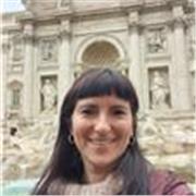 Académica universitaria de teoría musical, imparte clases de apoyo de lectura musical a estudiantes de distintos niveles