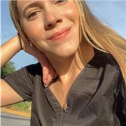 Profesora de Introducción al diseño gráfico