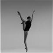 Danseuse propose cours de danse classique et contemporaine