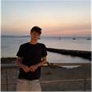 Entrenador de fútbol con experiencia competitiva ofrece clases personalizadas en Sevilla para niños y adultos de todos los niveles