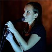 Insegnante di canto moderno. Lezioni private di canto moderno per tutte le eta'. Scopri il tuo potenziale vocale!