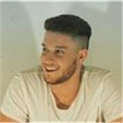 Profesor de español cualificado. Formado por International House. Especializado en todos los niveles y con un nivel alto de Inglés e Italiano