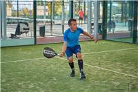 Monitor de padel para clases por las mañana