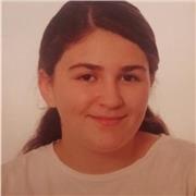 Estudiante de grado de matemáticas, capacitada para dar clases de otras asignaturas.
