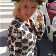 Plurilaureata in materie umanistiche, offre lezioni di italiano, scrittura ed editoria a Roma, da remoto e/o in presenza.