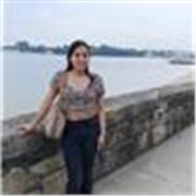 Soy una estudiante de administración y finanzas que le gusta enseñar a los más pequeños con paciencia.
