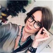 Ho una laurea in pedagogia e sarò felice di insegnare l'italiano 