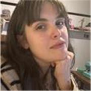 Profesora de diseno de indumentaria y costura