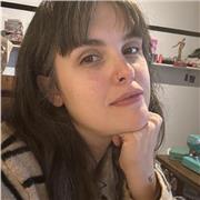 Profesora de diseno de indumentaria y costura