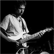 Impartisco lezioni private di chitarra elettrica, voglio trasmettere questa mia grande passione in metodi didattici semplificati
