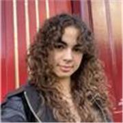 Profesora de biología, química, física y matemáticas para alumnos de la ESO y bachillerato. 