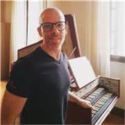 Offro lezioni private di teoria musicale, pianoforte, organo e clavicembalo a bambini, ragazzi e adulti secondo le loro necessità.