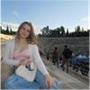 Nachhilfelehrerin für Deutsch-, Englisch- und Geschichtsunterricht, bevorzugt Onlineunterricht