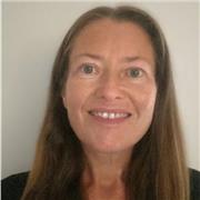 Profesora titulada en Escocía con más de 10 años de experiencia.