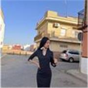 Me considero una persona responsable, paciente y organizada. Disfruto enseñar de manera sencilla, sobre todo a niños.