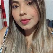 Profesor de matemáticas imparte clases a alumnos de primaria